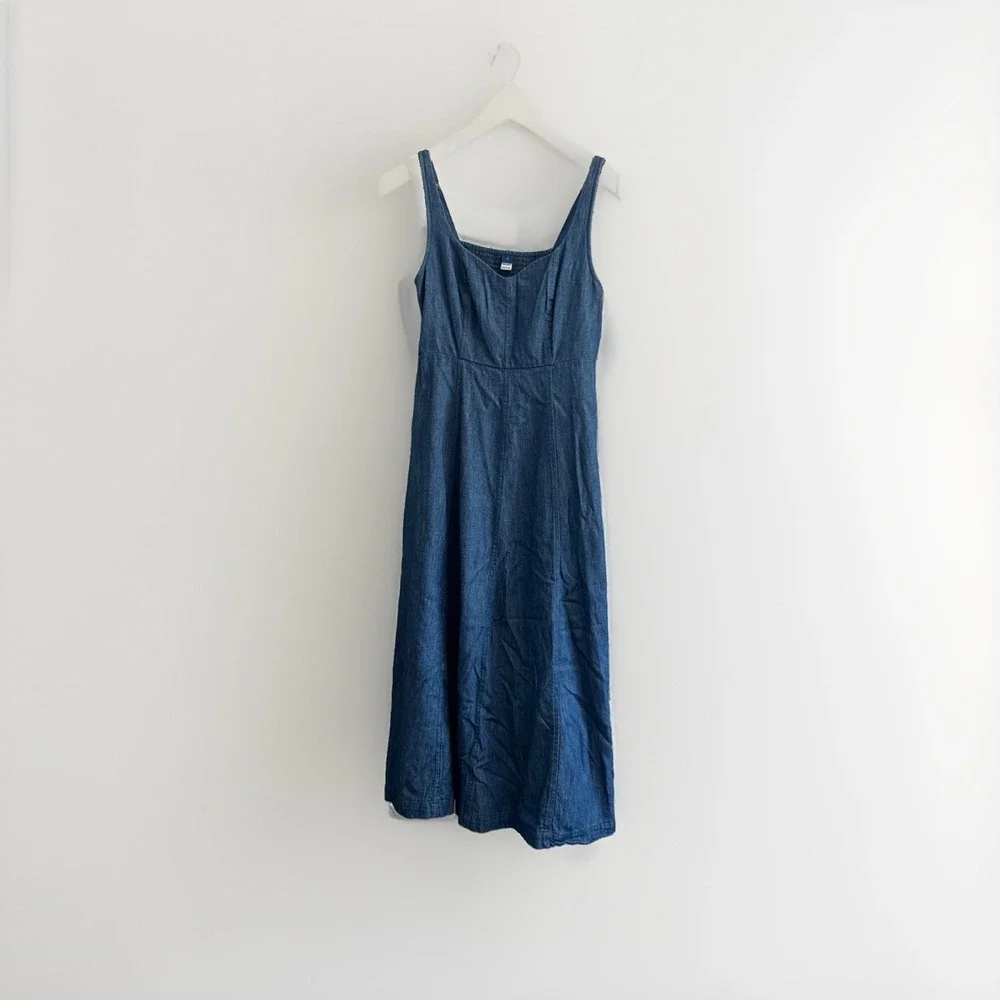 Old Navy Chambray Midi Dress Small 100% Cotton Blue Sweetheart Smocked Back